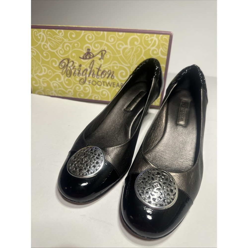 Brighton Marci Pewter Black Leather Crinkle Back‎ Shoes 7.5 M Silver Medallion